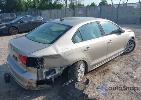 2015 Volkswagen Jetta 1.8T Se z USA, uszkodzony, nr VIN 3VWD17AJXFM334828